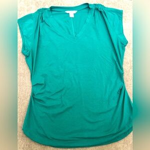 Women’s large Athleta v-neck t shirt